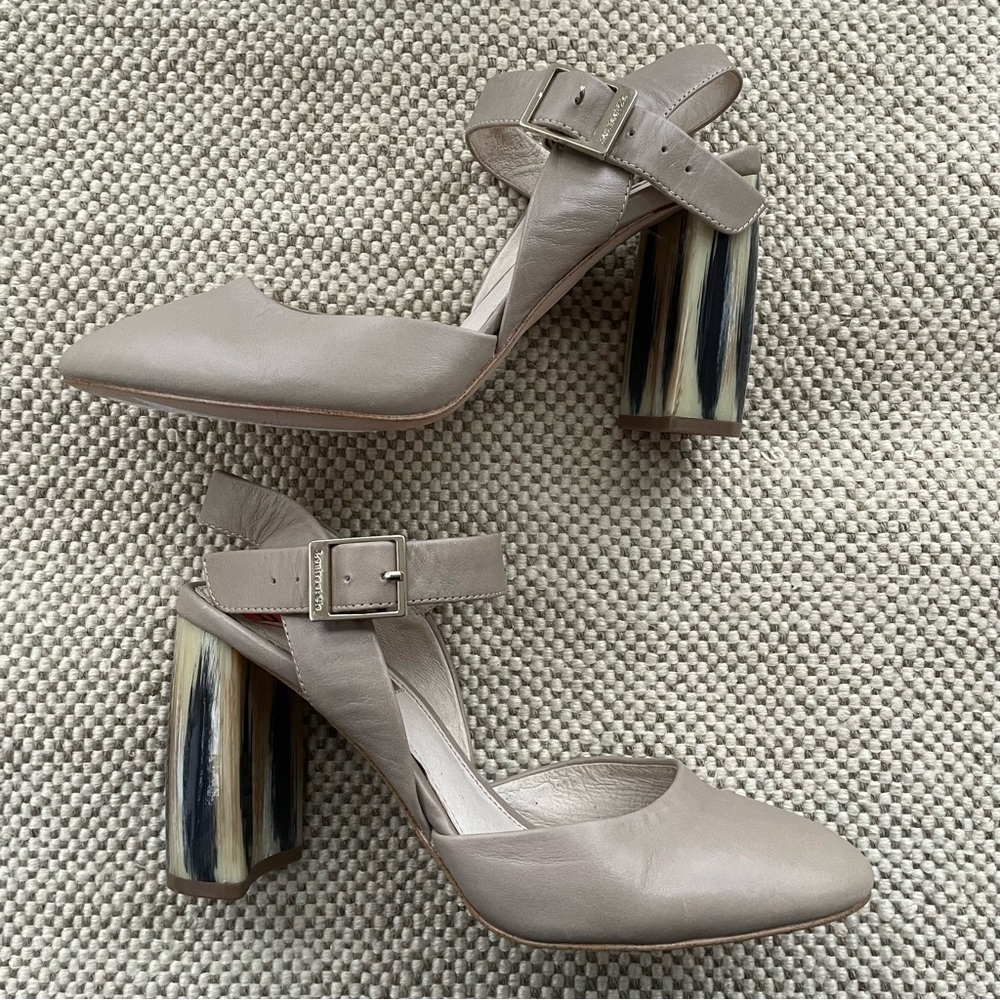Neutral leather heels with stacked heel - Picture 3 of 6